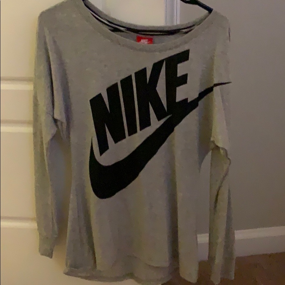 Women’s Nike top
